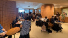 「最近のスタバ、無料席が激減して大半が有料ラウンジばかり…」都内のカフェ事情を嘆く投稿にネットで賛否「長居客がいるから当然」「金を払わないと座れない」