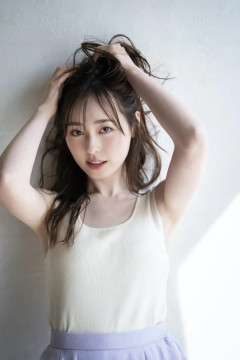 【朗報】福原遥さん、痩せ型なのに二の腕はムッチムチwwwww