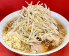 【動画】ラーメン二郎、セクシー女優を厨房に立たせて炎上wwwwww