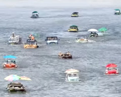【動画】70台の水陸両用車が集まったドイツのイベント。