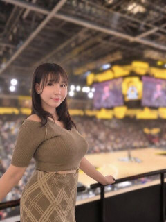 【画像】めちゃくちゃお●ぱいアピールしてくる地方女子アナが発見される