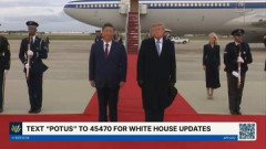 【動画】トランプ、習近平に不意打ちをくらわす…空港で並んで立って米国国歌が流れる中、頭上を轟音と共に爆撃機が横切る