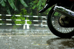 馬鹿「雨の日はバイク乗らない」←雨合羽をご存知ないの？