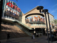 【米国】映画上映中にスマホ、注意しても聞かないので催涙スプレーかけた男を逮捕