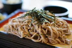 「まずは塩で食ってみなって」と店主。義両親と「蕎麦の名店」で食事会。「フツーに食べたい」嫁に義父が放った「まさか」の言葉