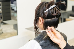 【画像】お前ら好みの陰JK、カリスマ美容師にカットされてお前らの嫌いなタイプに変貌する！！！⇒ｗｗｗ