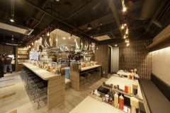 【悲報】ラーメン屋行ったらカウンター強制案内されたんだが…