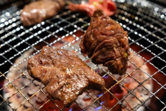叙々苑に来たX民「うわぁ、あそこのテーブルから出ている火すごいなぁ～⋯あれ？」