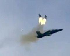 【動画】イギリス空軍のHawk T2が離陸直後に住宅地近くに墜落。