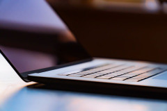 【朗報】長年デスクトップ派だったワイ、ついにノートPCの凄さに気づく