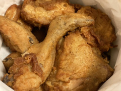 【悲報】ケンタッキー、5ピース頼んだのにサイが入ってない