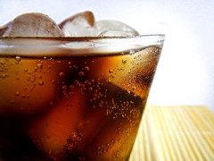 馬鹿「コーラうめえ！ｺﾞｸｺﾞｸ」ワイ「ほーい(炭酸を取り上げる」