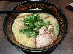 もうリアル女は無理だと悟った37歳、夏。空気嫁を買おうか悩んでいた時のラーメン屋　→　隣の女「おひしぶり」俺「あ、（後輩）さんじゃん」　→　なんとか誤魔化そうとした結果…,,