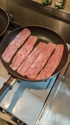 ベーコン焼いてる（※画像あり）