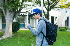 【悲報】お前ら散歩するときスマホ触る？ｗｗｗｗｗｗｗｗｗｗ