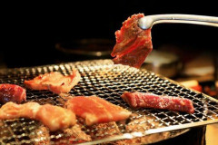 俺「焼肉の網を変えてもらおうか」妻「店員さんに迷惑はかけたくない」でもカルビもロースも真っ黒なんだよね…