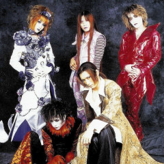 ヴィジュアル系バンドの美しいアー写貼る