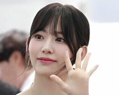 【画像】『宮脇咲良』vs『今田美桜』とかいう頂上顔面対決がコチラ