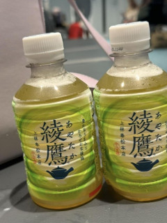 外国人「日本のペットボトルのお茶だったら何が一番好き？」