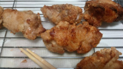ニートワイ、朝から唐揚げをあげる