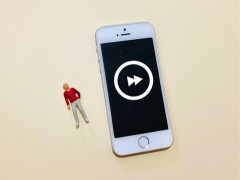 【朗報】iPhone Duo、開いた時の画面はフィルム貼り付け不可、拭くにはApple純正の布が必要と判明
