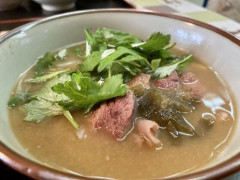 宮川大輔さん、沖縄のヤギ汁を食べて「ヤギを洗ったお湯ですか？」と言ってしまうｗｗｗ