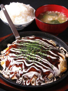 【悲報】ラーメンにライス←わかるお好み焼きにライス←ないわ