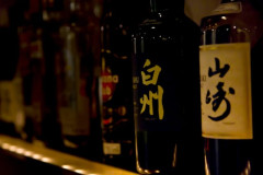 若者「酒なんか不味くて飲みたくない。コーラ飲んでいた方がマシ。」