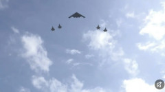 習近平さん、B2爆撃機と4機のF22の飛行でトランプ氏から再び威嚇される