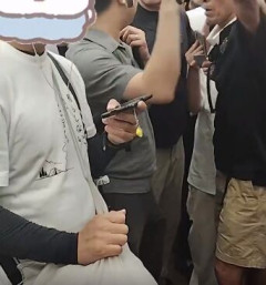 【動画】おっさん、足を踏んだ踏まれたで喧嘩を始めてしまうｗｗｗｗｗｗｗｗｗｗｗｗｗｗ