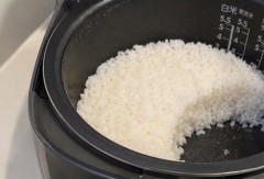 【悲報】炊いた米を混ぜる理由が分からない人、ボロクソに叩かれてしまうｗｗｗｗｗ