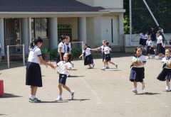 【悲報】ガキ「中休み(20分)だ!外に遊びに行くで~」
