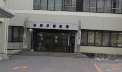 4歳と１歳の娘2人をマンション6階のベランダから投げ落とす。 25歳父親を殺人未遂の疑いで現行犯逮捕 　岐阜･各務原市