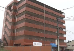 マンション6階のベランダから女児2人投げ落とした父親逮捕 →娘たちは警察の◯◯のおかげで命に別状なし