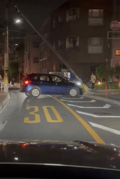 【画像】 高級車、 電柱に勝利か！？ｗｗｗｗ
