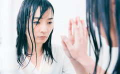 冷え性対策に絹・純綿の靴下を交互に履くのが私にピッタリあった。でもその代償として普通の靴が履けない。旦那と同じサイズの靴しか履けなくなった→コトメ「見せたいものがあるのw