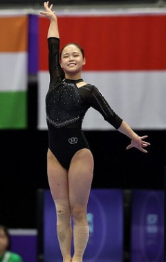 【画像】北朝鮮の体操女子、銀メダルなのに何故かこの虚ろな表情・・・