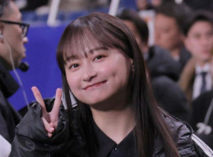 「いやいや、さすがにソコは暖かくしてあげて下さい」影山優佳〝隙間からチラ見え〟ショットに「相変わらずあざといぜ最高だ」「その笑顔がたまらん」「明日の仕事も頑張れます」