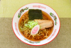 親「大盛りラーメンを頼んで子供と分けようとしたら一人一杯頼んでと言われました。子供が頼む必要はある？」