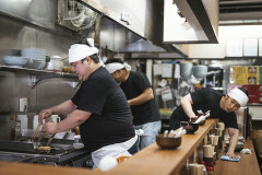 まぜそばと追い飯、2枚の食券を買って店員に渡したら、まぜそばだけが先に来た。追い飯を店員に聞いてみると…