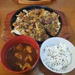 ラーメンにライス←わかる　お好み焼きにライス←ないわ