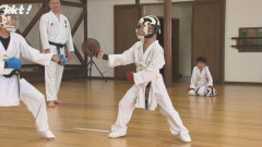 【動画】習いに来てる小学生をボコボコに殴る蹴る空手指導者