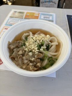 【画像】大阪の隠れたB級グルメ「かすうどん」めちゃくちゃ美味すぎるｗｗｗｗｗｗｗ