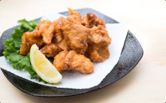 手作りの唐揚げを彼と食べてたら、彼氏に「お前さー、レモン入れるなら最初に許可とれよな？」と言われた。意味がわからないんだが…