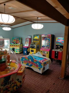 【画像】昭和で時間が止まった温泉ホテルのゲームコーナー来たったｗｗｗｗｗ