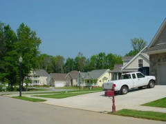 【画像】アメリカ特有のこういう「住宅街」に憧れるんだがｗｗｗｗ