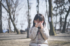 【困惑】娘がピンクでフリルが付いた服を着るんだけど、義兄嫁から『娘ちゃんのピンクとひらひら服をやめて』と言われた。最初は理由を『目障り』とかぼかしていたけど...