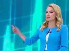 テレビで女性キャスターがニュースを伝えていた。すると何かに気づいた → さすが、この国です…
