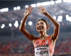 アジア大会女子決勝レースで美人選手が乃木坂のポーズを披露wwww