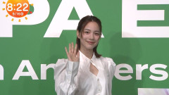 【朗報】能年玲奈(33)、膨らみかけのお●ぱいがブラウスの隙間から見えてしまうwww